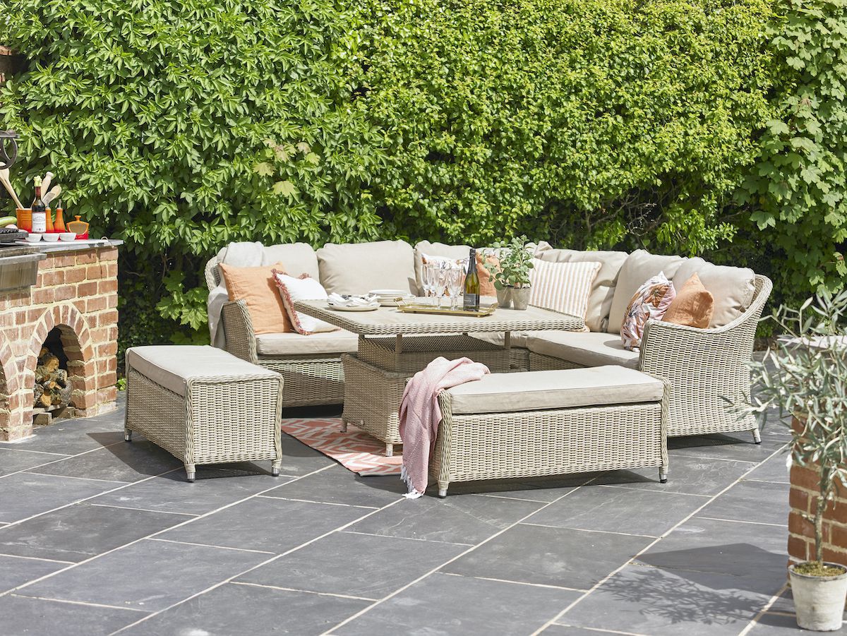 Bramblecrest Monterey casual dining set